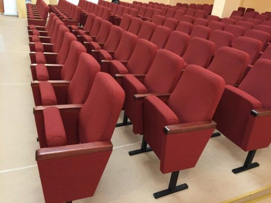 В Суземском РДК установят 340 новых кресел