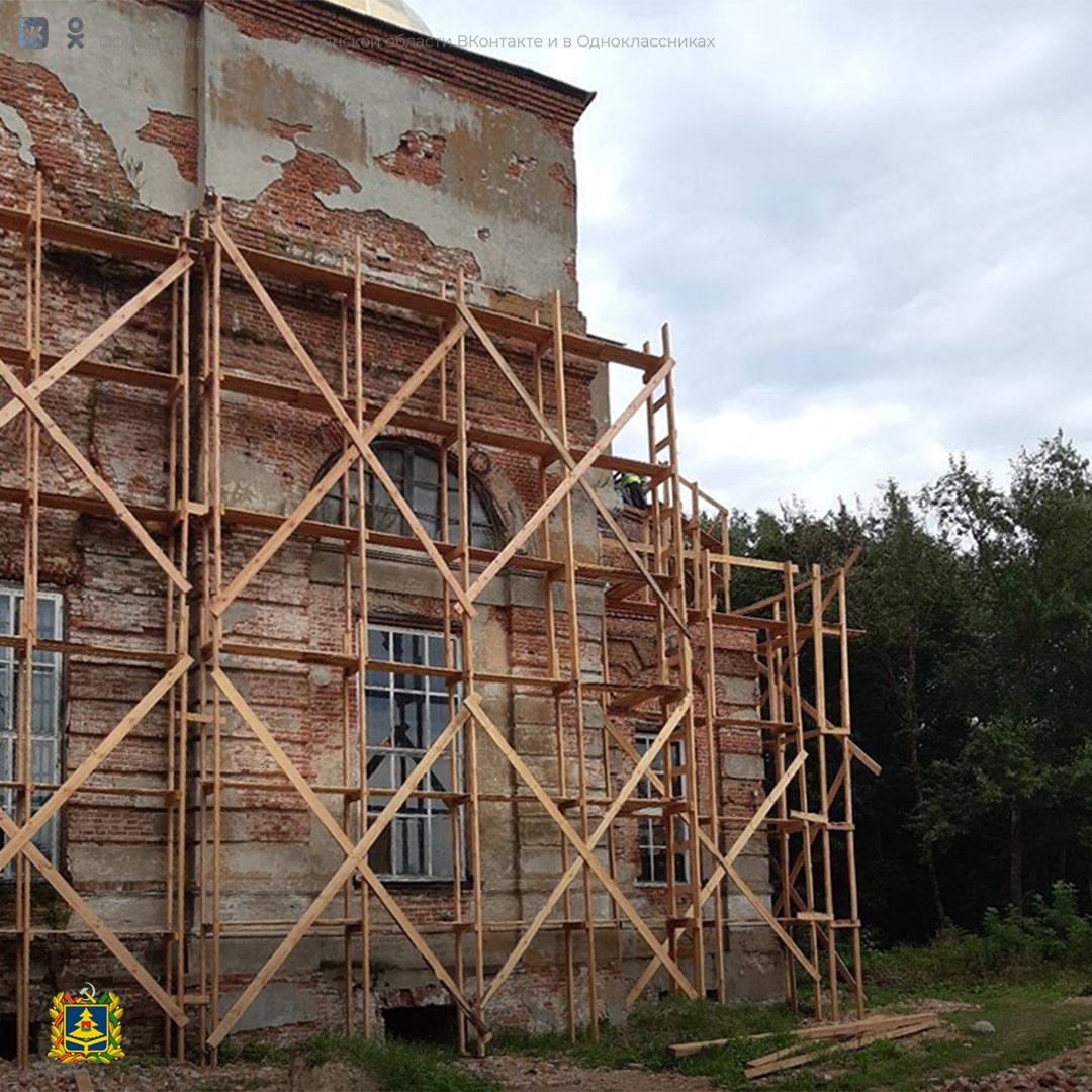 В суражском селе Ляличи продолжаются работы по консервации усадьбы Завадовского