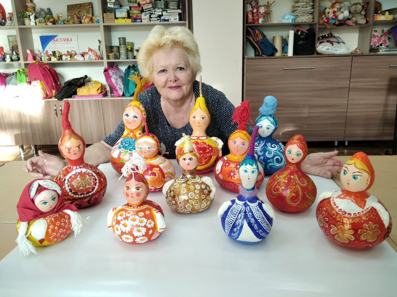 Ученики изостудии «Кисточка» Карачевского РДК сделали из тыквы матрешки