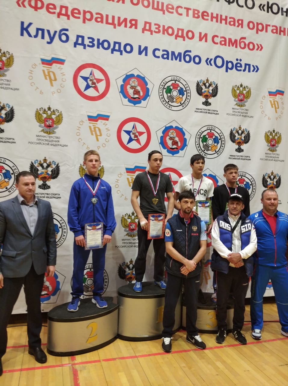 Юные Карачевские спортсмены завоевали серебро на Всероссийской Гимназиаде по вольной борьбе