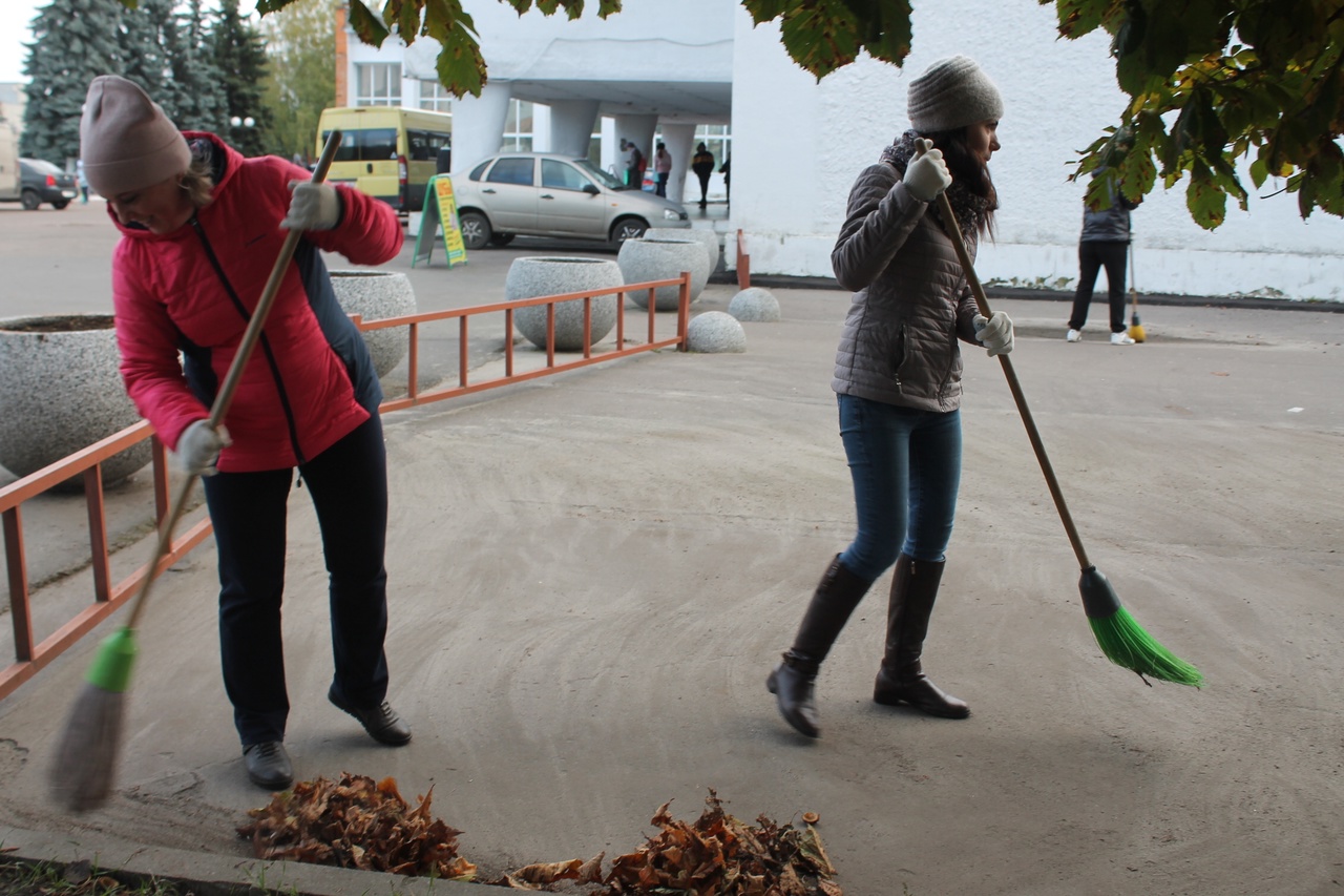 В Карачеве прошел осенний субботник