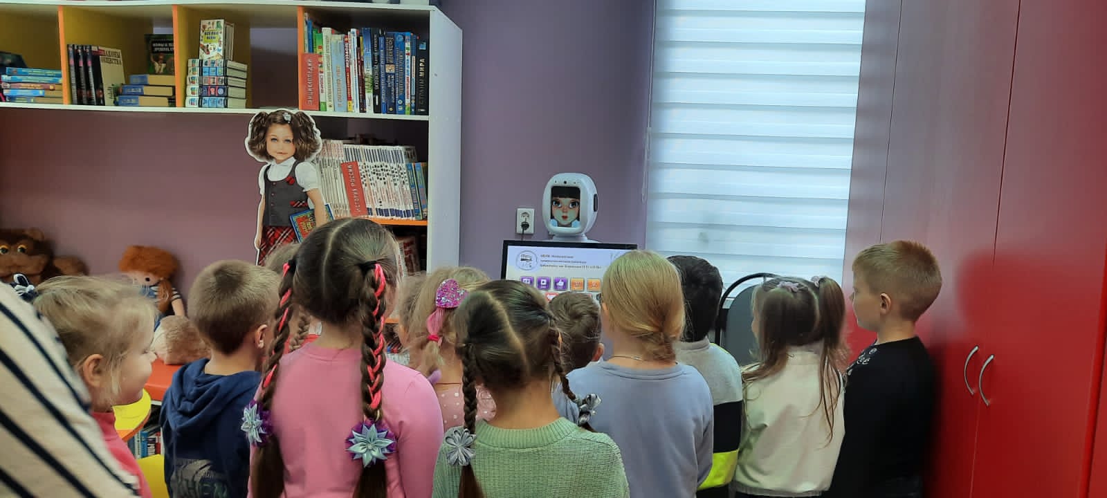 Карачевские дошколята посетили обновленную районную библиотеку