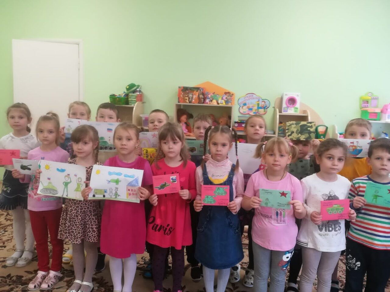 «Детская весточка» нашим защитникам от карачевских дошколят