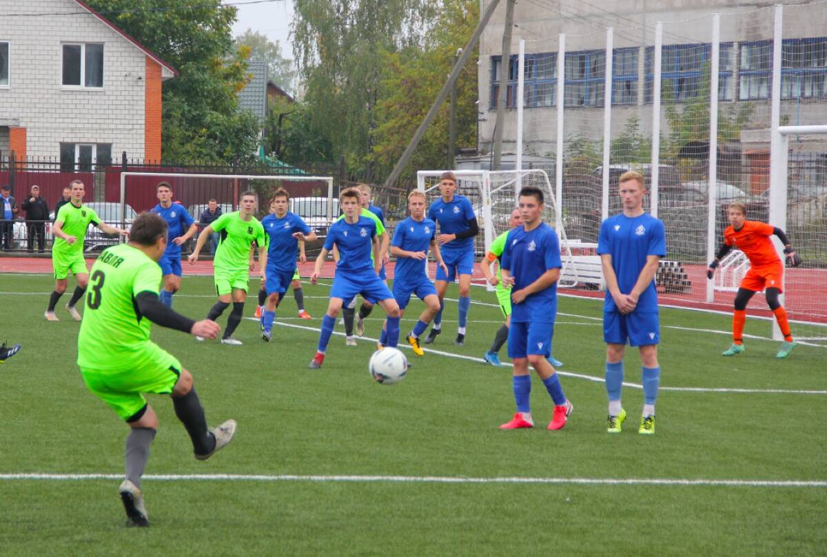 Спортсмены футбольного клуба «Динамо-Брянск» кубок второго дивизиона завоевали