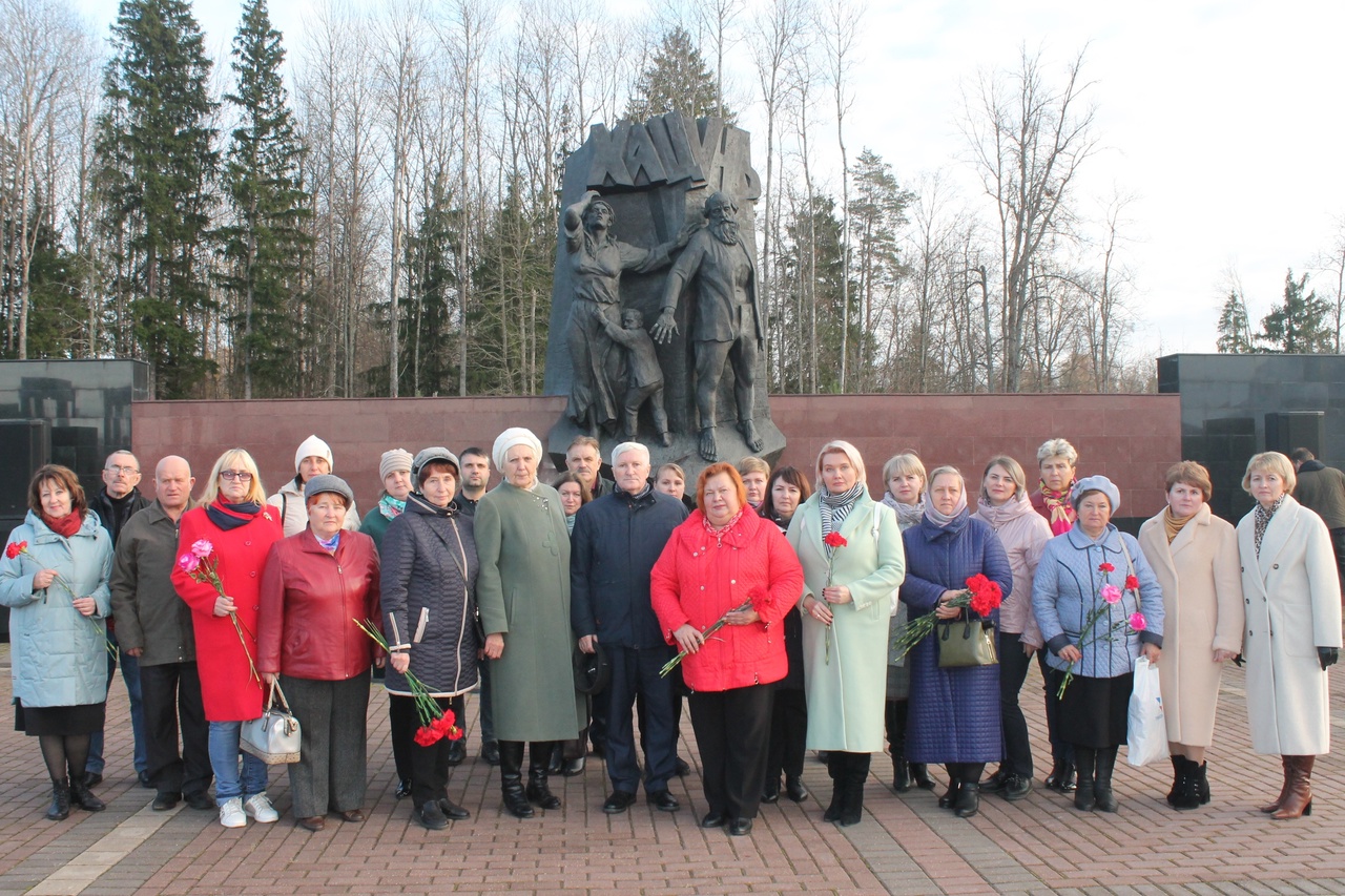 Делегация Карачевского района посетила мемориальный комплекс «Хацунь»