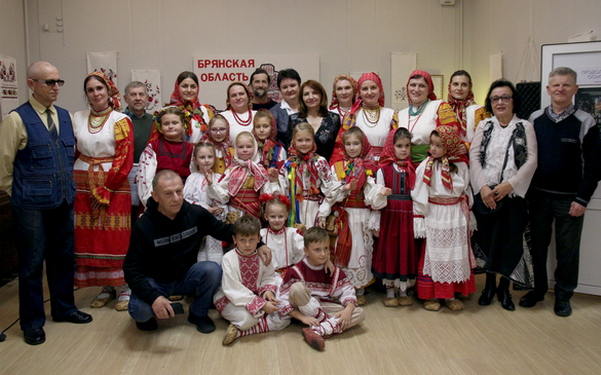 В Брянске открылась выставка «Традиции храним и умножаем»