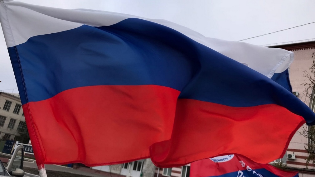 В Брянске проходит автопробег Zа Достойный труд!», «Zа Конституцию!», «Zа уважение к закону о профсоюзах!», «Zа Президента!»