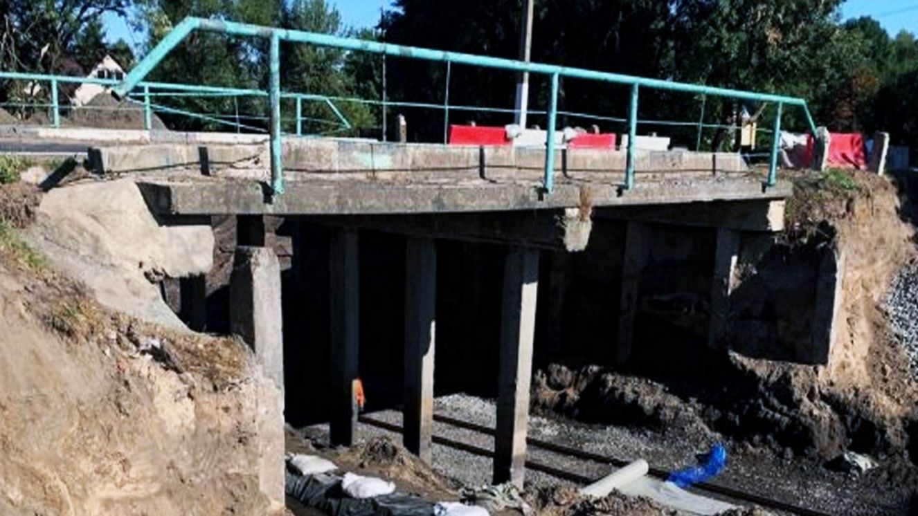 В Суражском селе Беловодка отремонтируют мост через ручей