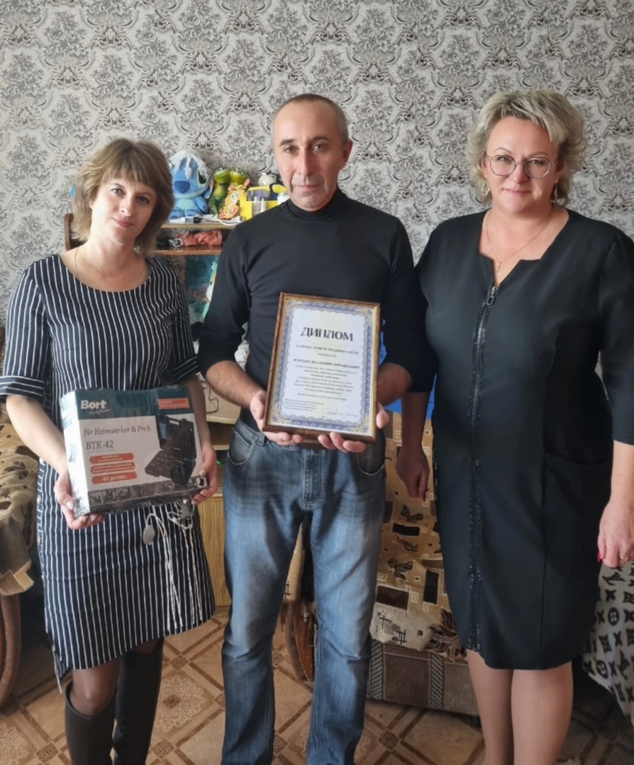 В Карачеве поздравили многодетного папу