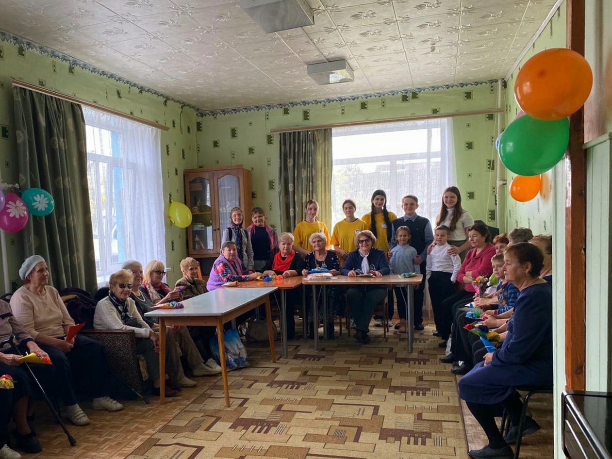 В Карачевском районе поздравляют старшее поколение