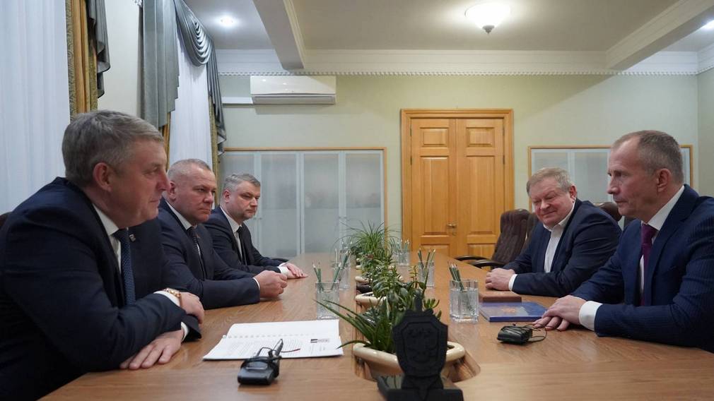 Губернатор Александр Богомаз провел рабочую встречу с президентом Федерации дзюдо России Сергеем Соловейчиком