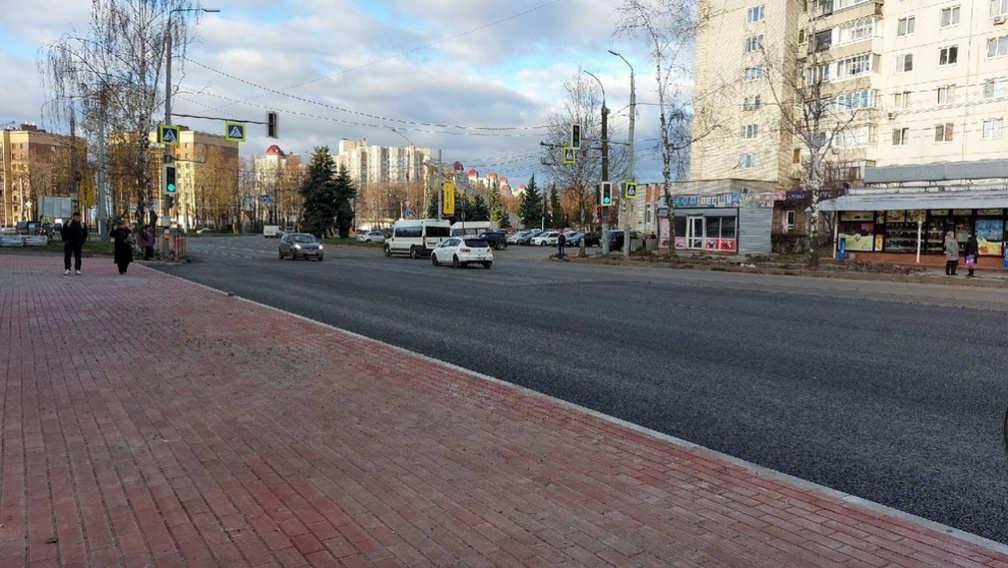 Улицу Крахмалева  в городе Брянске благоустраивают