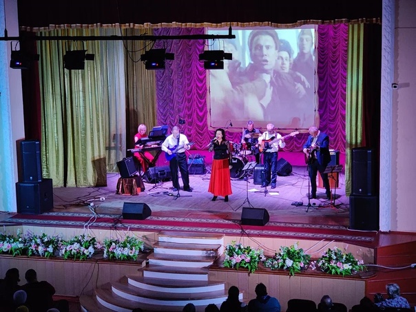 В Клинцах в поддержку воинов СВО прошел благотворительный концерт