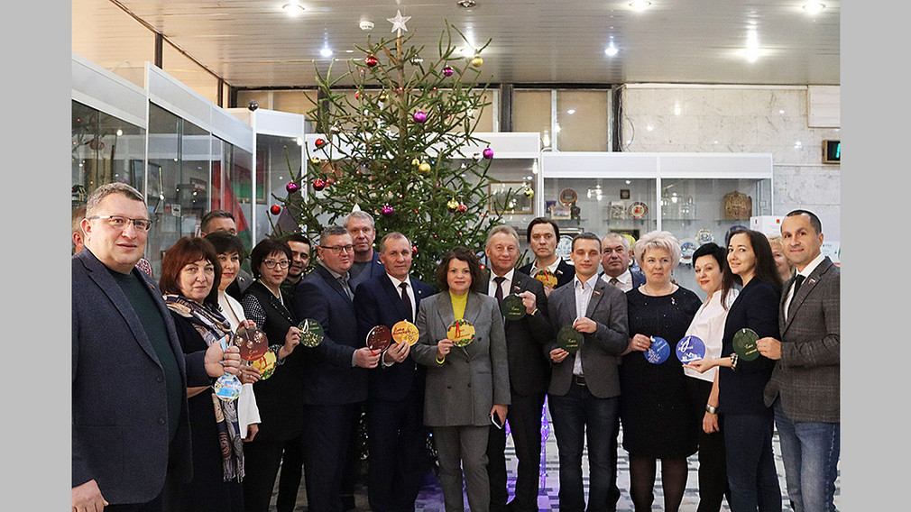 В Брянске продолжается благотворительная акция «Ёлка желаний»