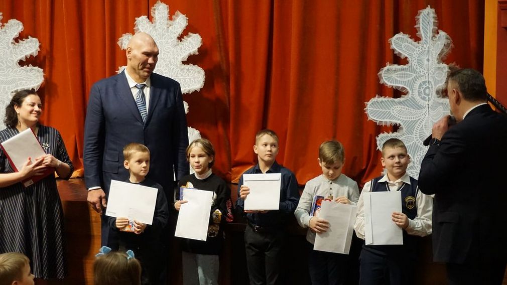 Юные брянские победители конкурса «Единой России» побывают на Патриаршей и Кремлевской ёлках  