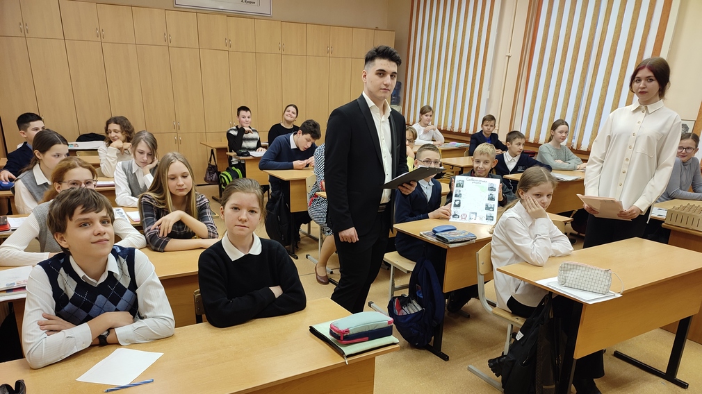 Студенты Брянского филиала РАНХиГС рассказали о Героях-земляках школьникам