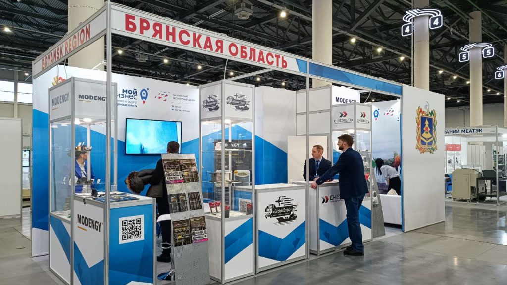 Главы Татарстана и ДНР посетили стенд брянских промышленников на выставке в Казани