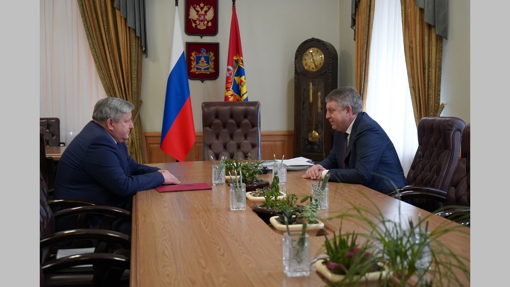 Александр Богомаз встретился с заместителем председателя Российского военно-исторического общества