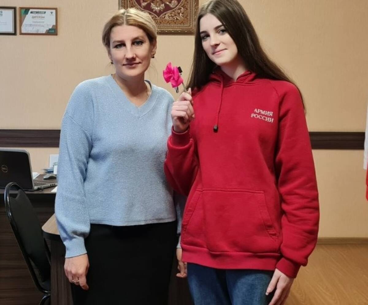 В Суземке ключи от новой квартиры вручили девушке-сироте