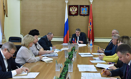 В образовательных организациях Брянщины идет подготовка к новогодним мероприятиям