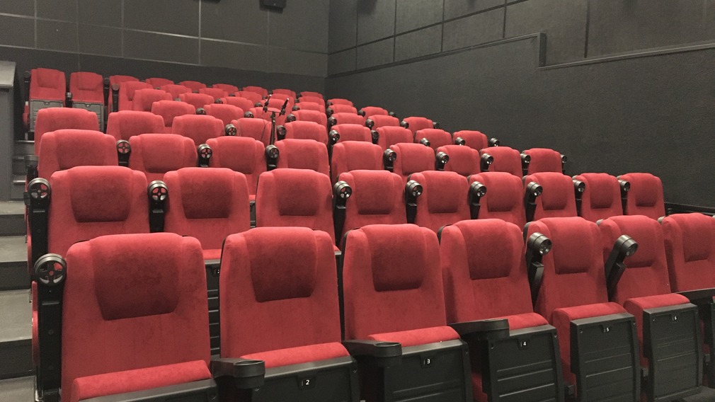 В Володарском районе Брянска обустроили современный кинозал