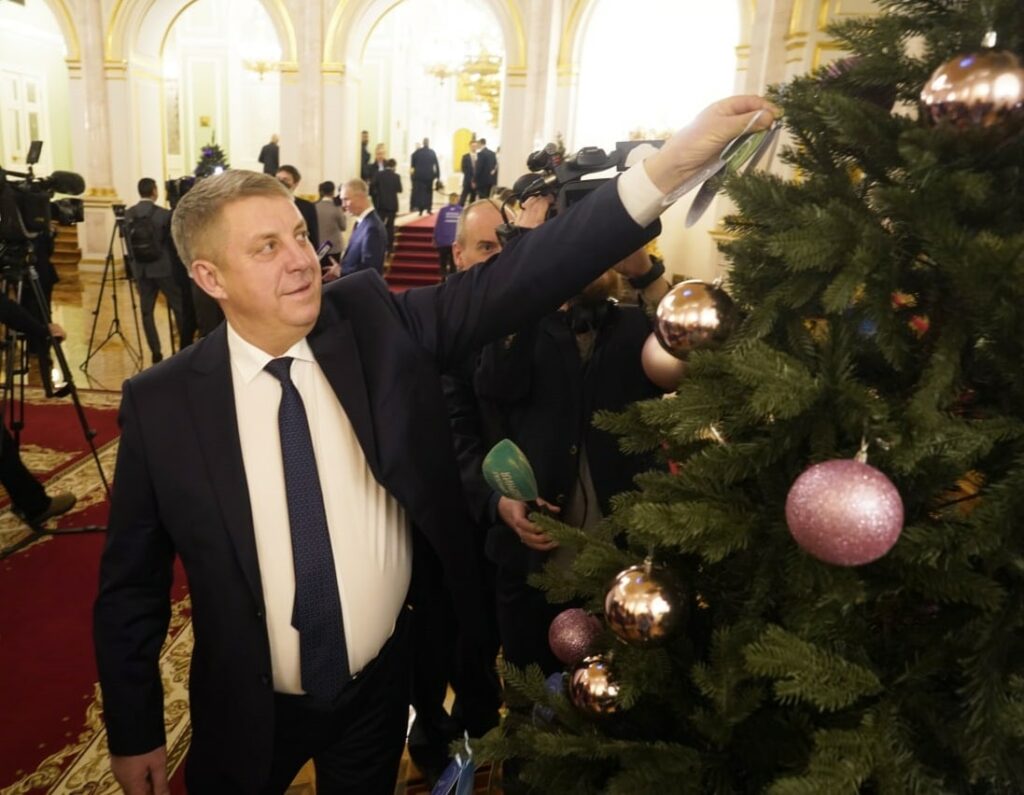 Губернатор Богомаз исполнит новогодние мечты мальчика из Запорожья и двух брянских детей