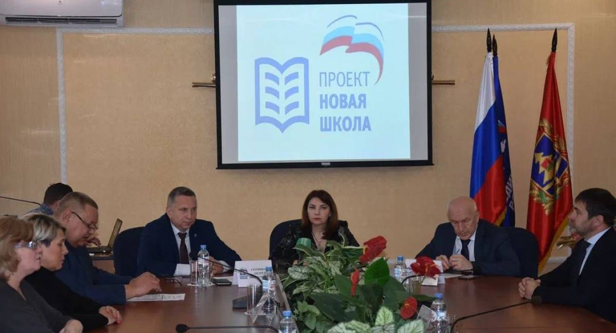 В Брянске наградили активных участников акций и проектов, проведенных в регионе в 2022 году по инициативе «Единой России»