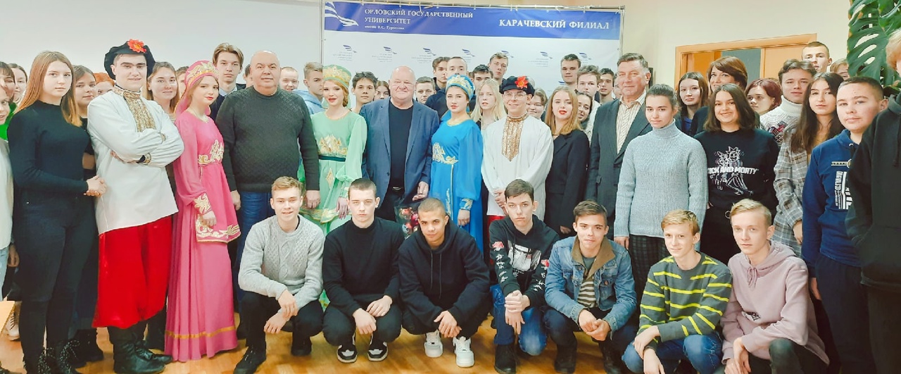 Карачевских студентов посетил гость из Великобритании