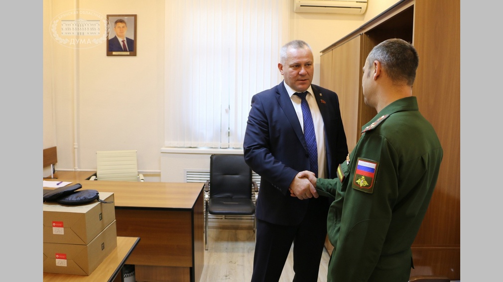 Валентин Суббот передал спецоборудование воинской части