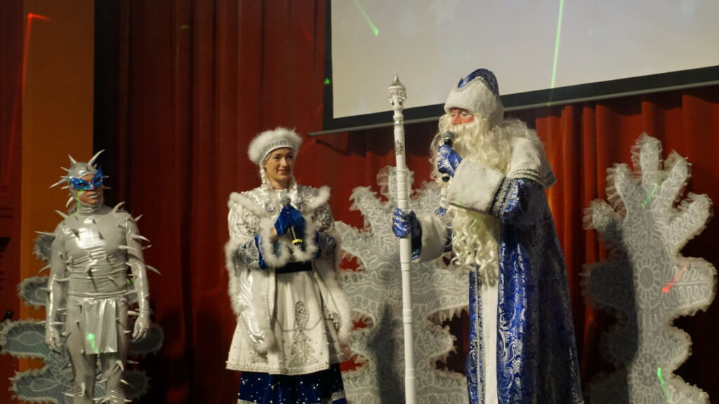 Брянский театр кукол для детей из приютов провел новогоднюю акцию