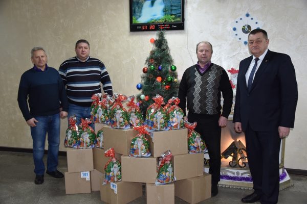 В Мглинском районе для детей и семей мобилизованных собрали новогодние подарки