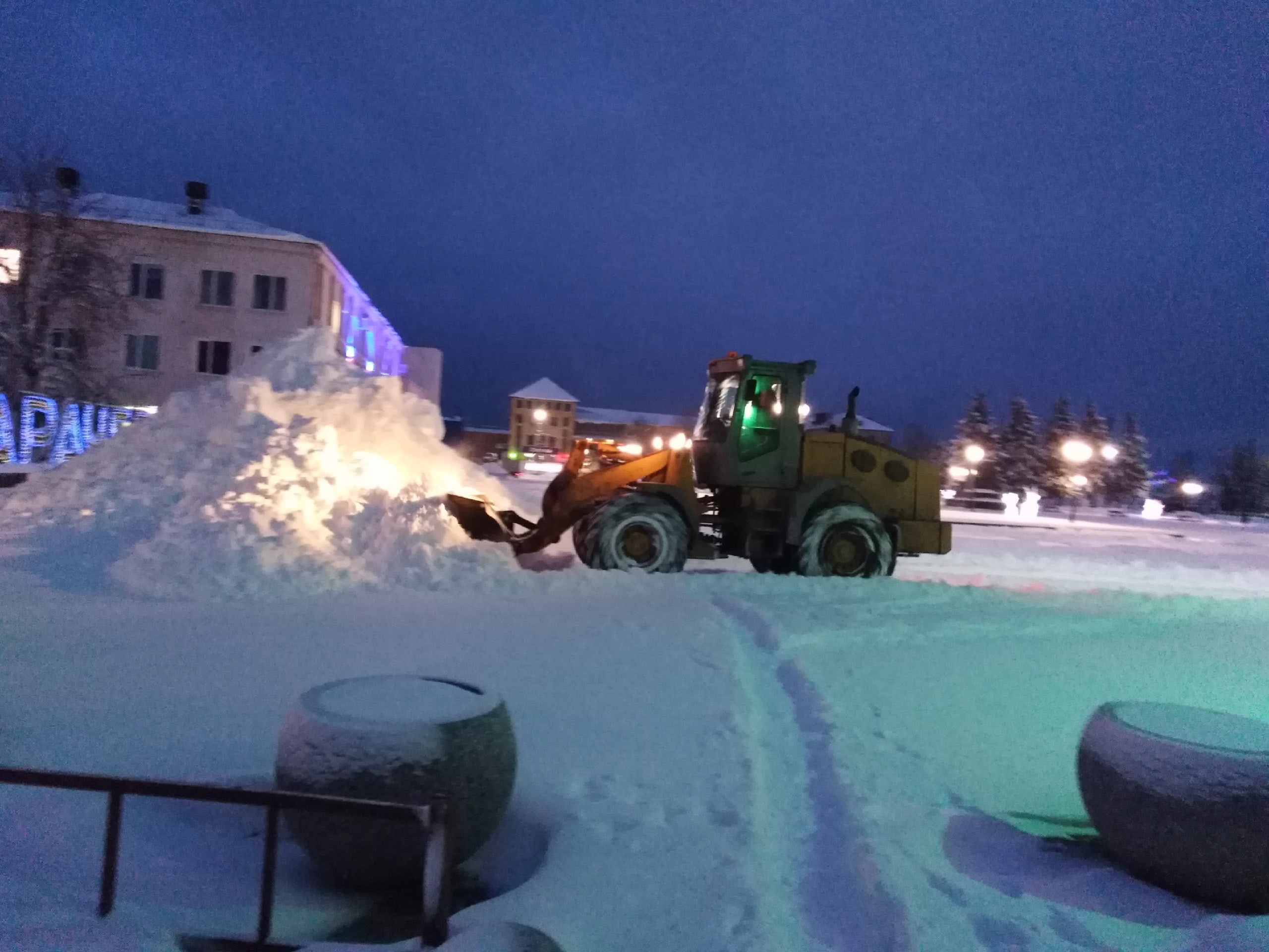 В Карачевском районе ликвидируют последствия снегопада