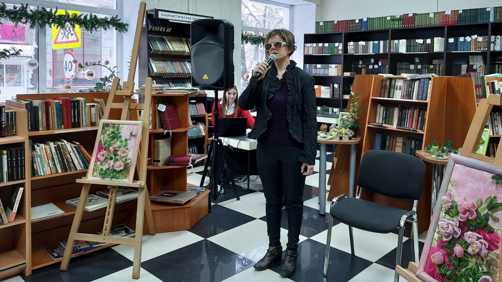 В «Брянсккниге» проходит встреча с поэтом Кариной Жаковой