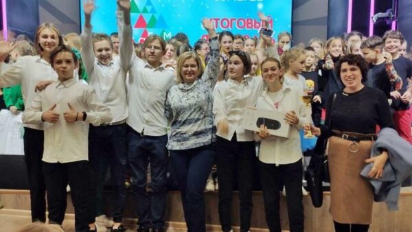 В Брянске более 20 команд юниор-лиги КВН устроили зрителям праздник смеха