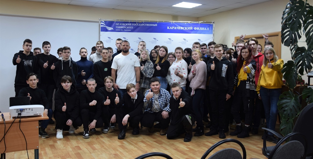 Чемпион мира по боевому самбо Михаил Заяц в гостях у студентов