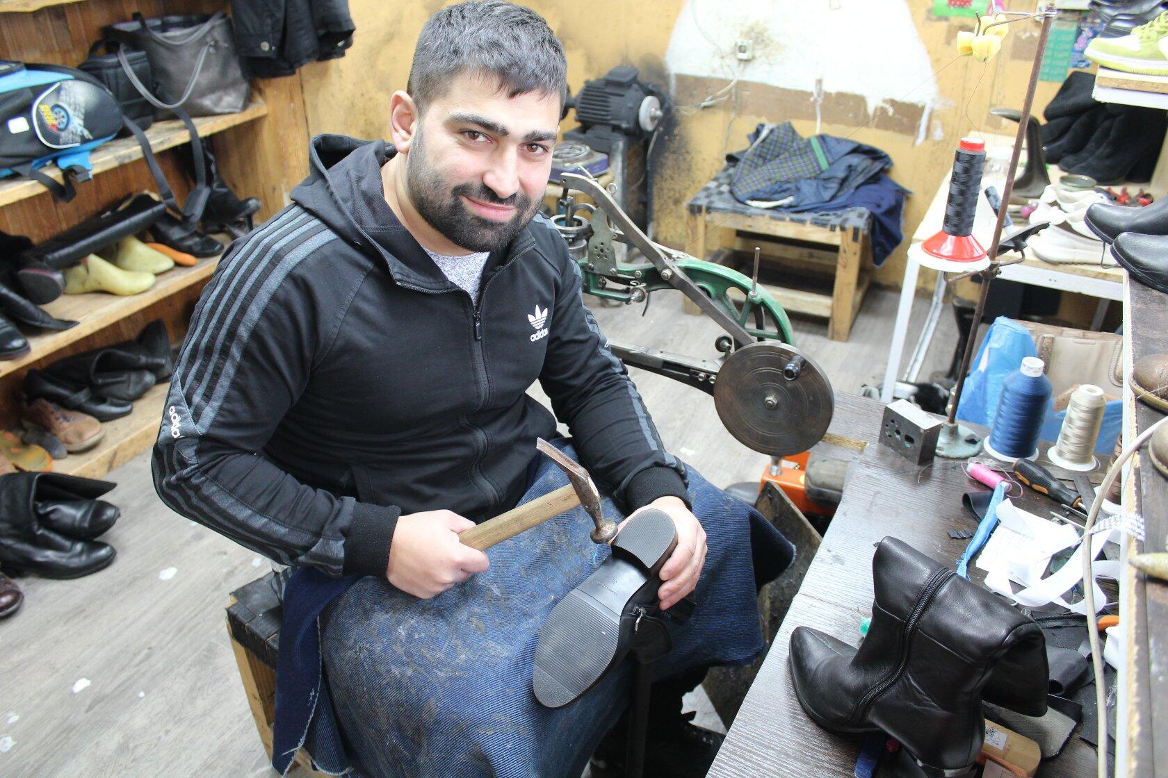 Сапожник? — Нет, обувных дел мастер…