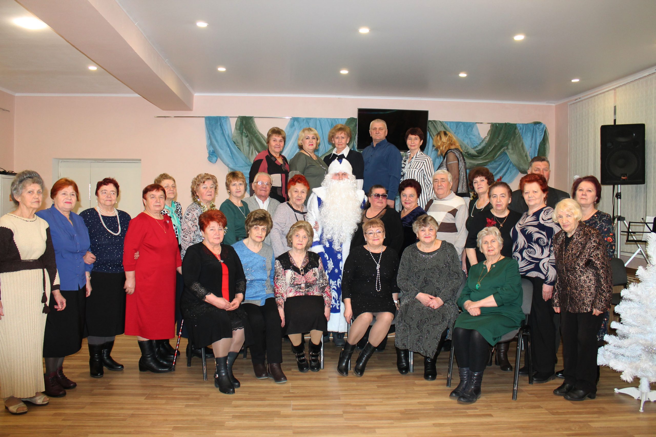 В Карачеве в канун новогодних праздников встретились участники клуба ветеранов педагогического труда «Вдохновение»