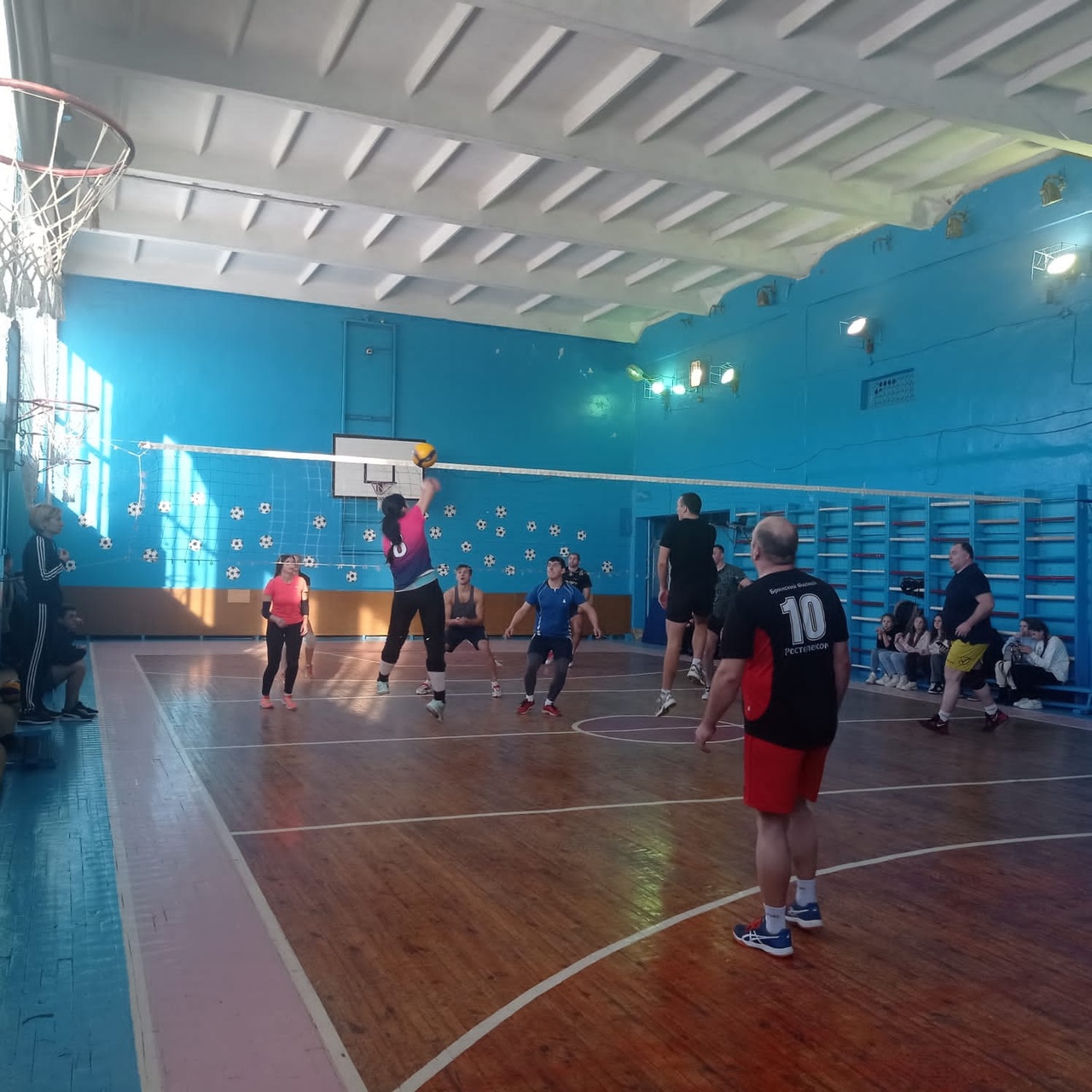 В Карачеве прошел очередной тур волейбольных игр  чемпионата Брянской области