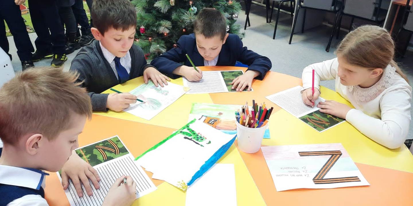 В Карачевской районной библиотеке прошла акция «Письма героям»