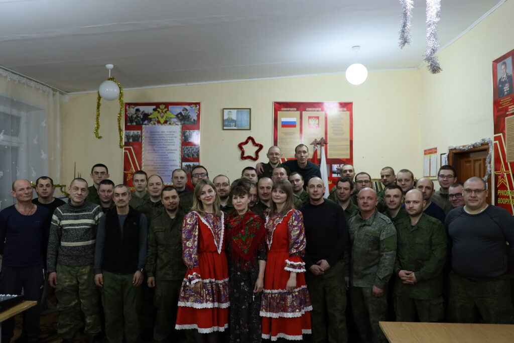 На Брянщине для мобилизованных бойцов провели рождественский концерт