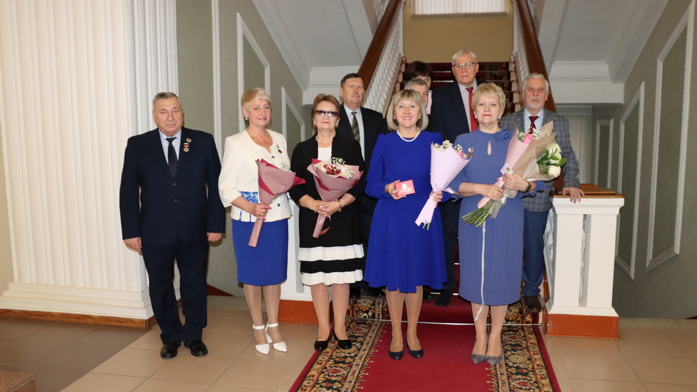 В Брянске Заслуженным работникам культуры области вручили удостоверения