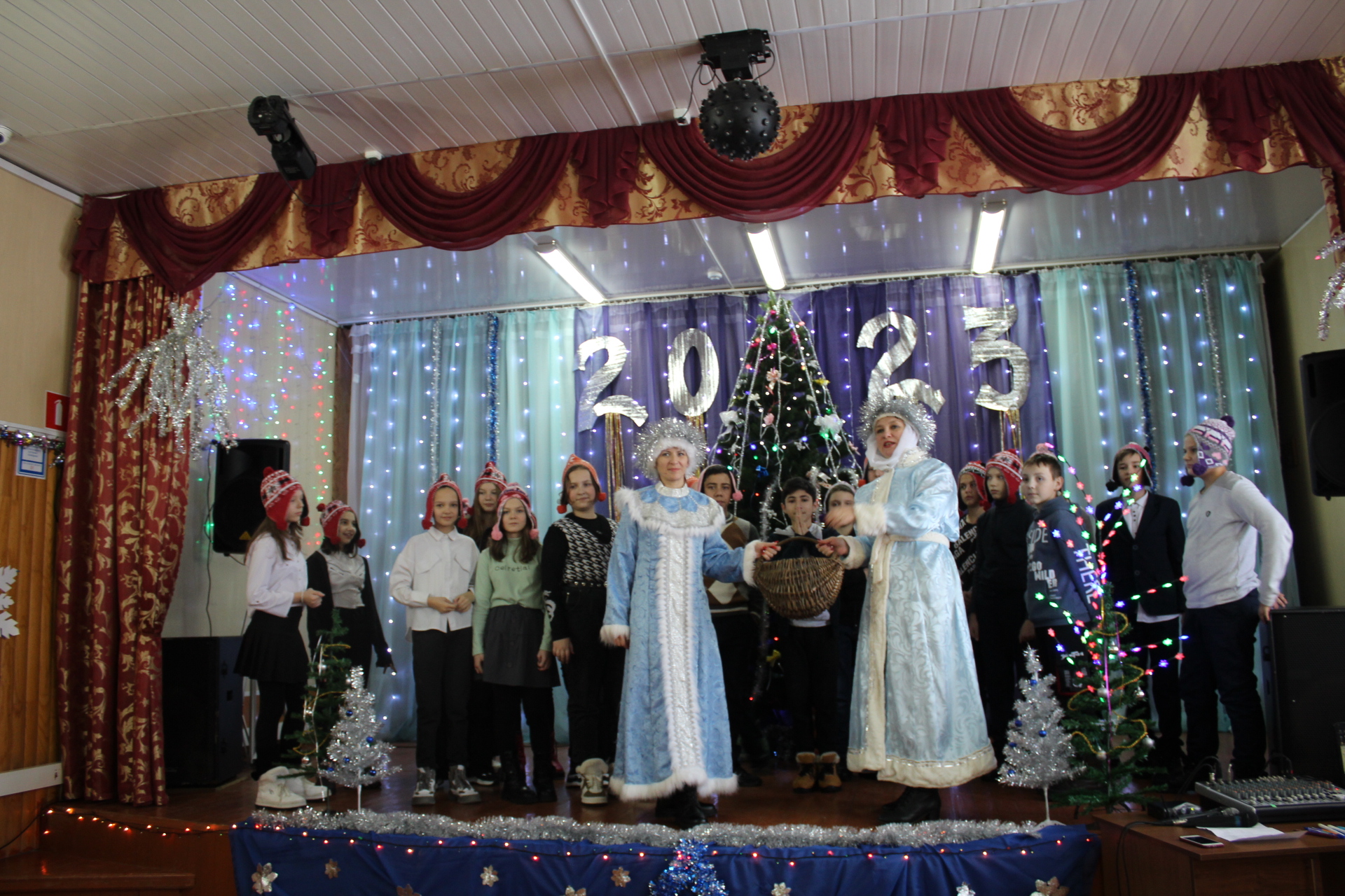 В Вельяминовском ПДК прошел игровой праздник «В русской горнице по Новый год!»