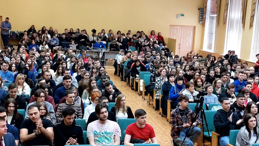 В БГТУ проходит встреча с участником СВО и активистами патриотических волонтерских движений