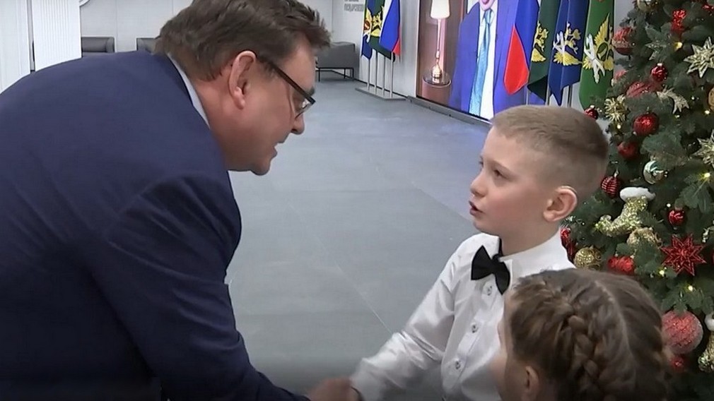 Глава Минюста Чуйченко исполнил новогоднюю мечту маленькой уроженки Брянщины