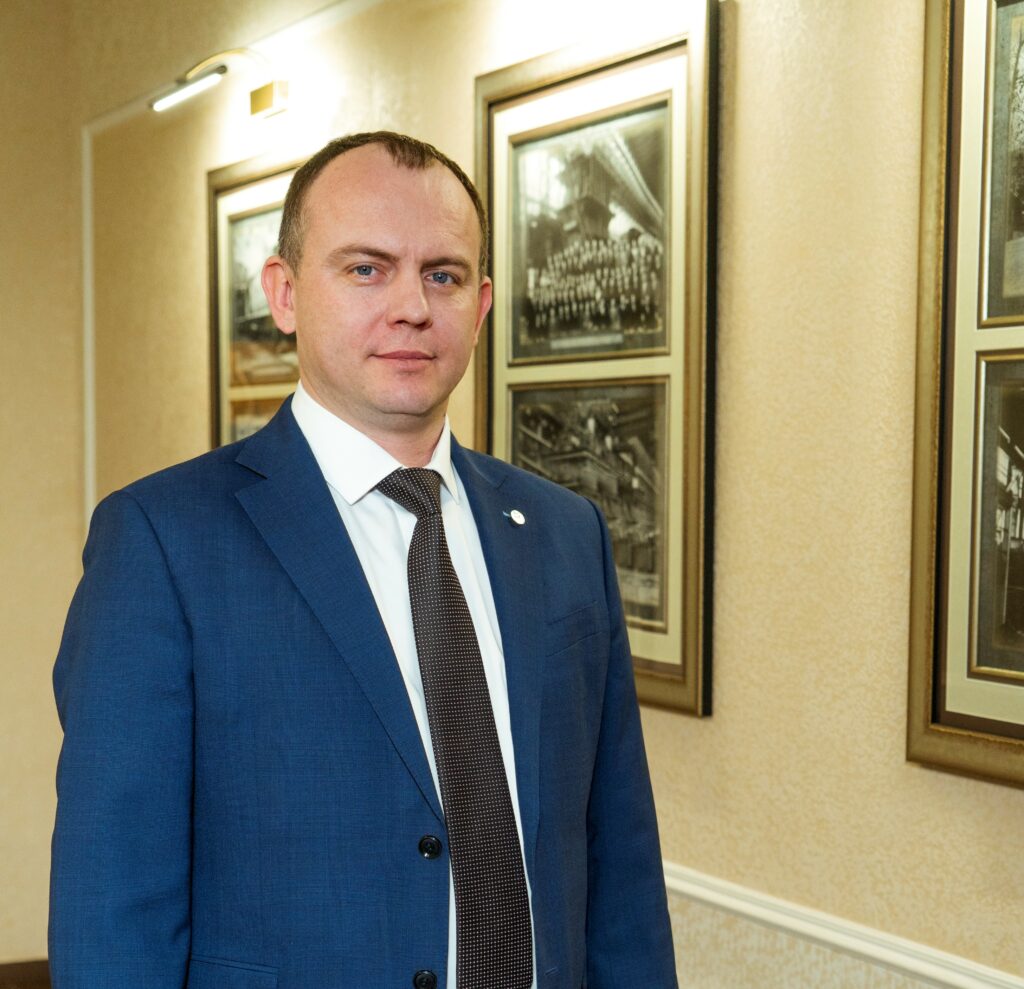 Почетную грамоту Совфеда вручили гендиректору БМЗ Вадиму Яковлеву