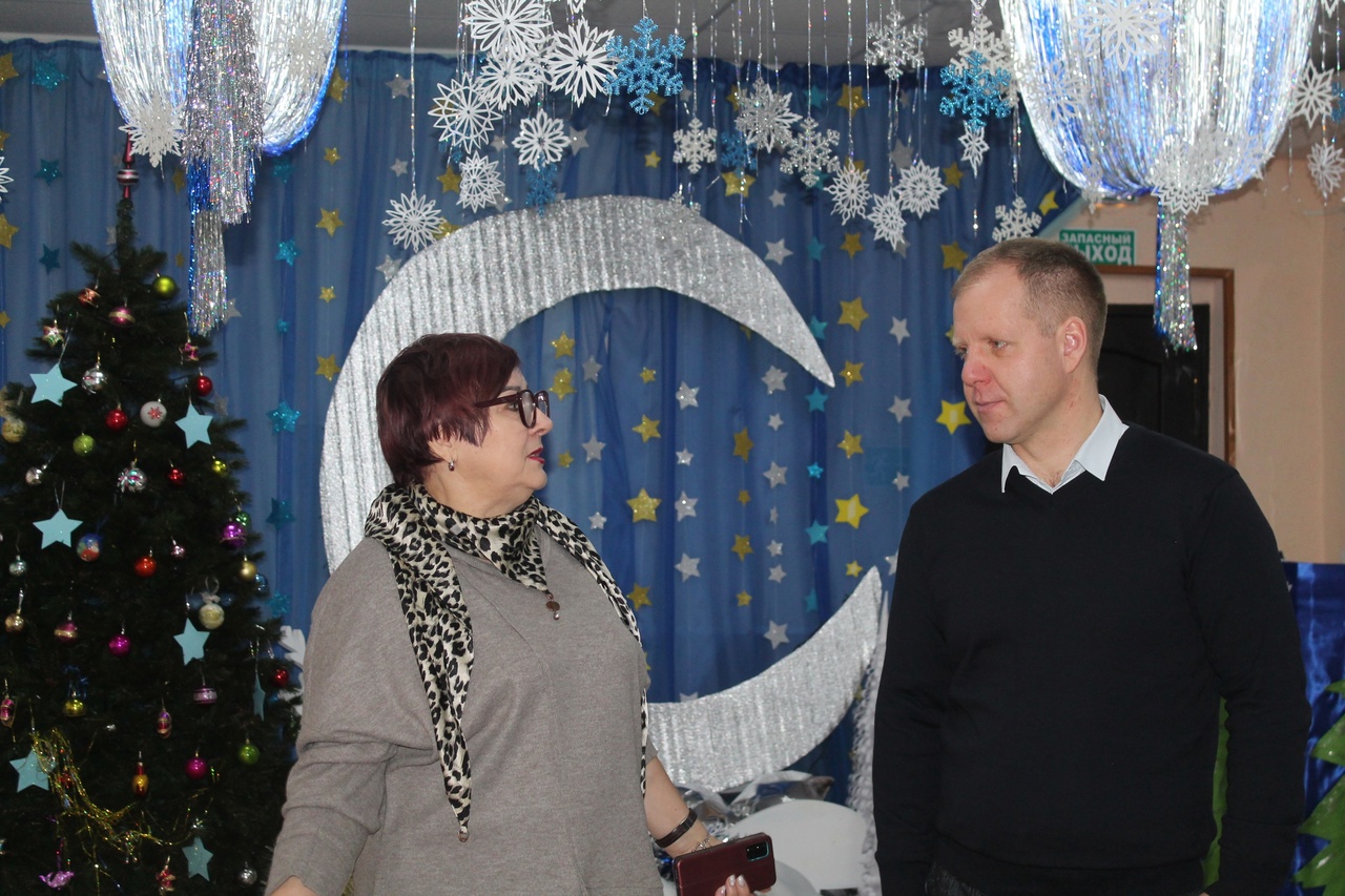 Карачевский район посетил директор департамента семьи, социальной и демографической политики Е.А.Петров