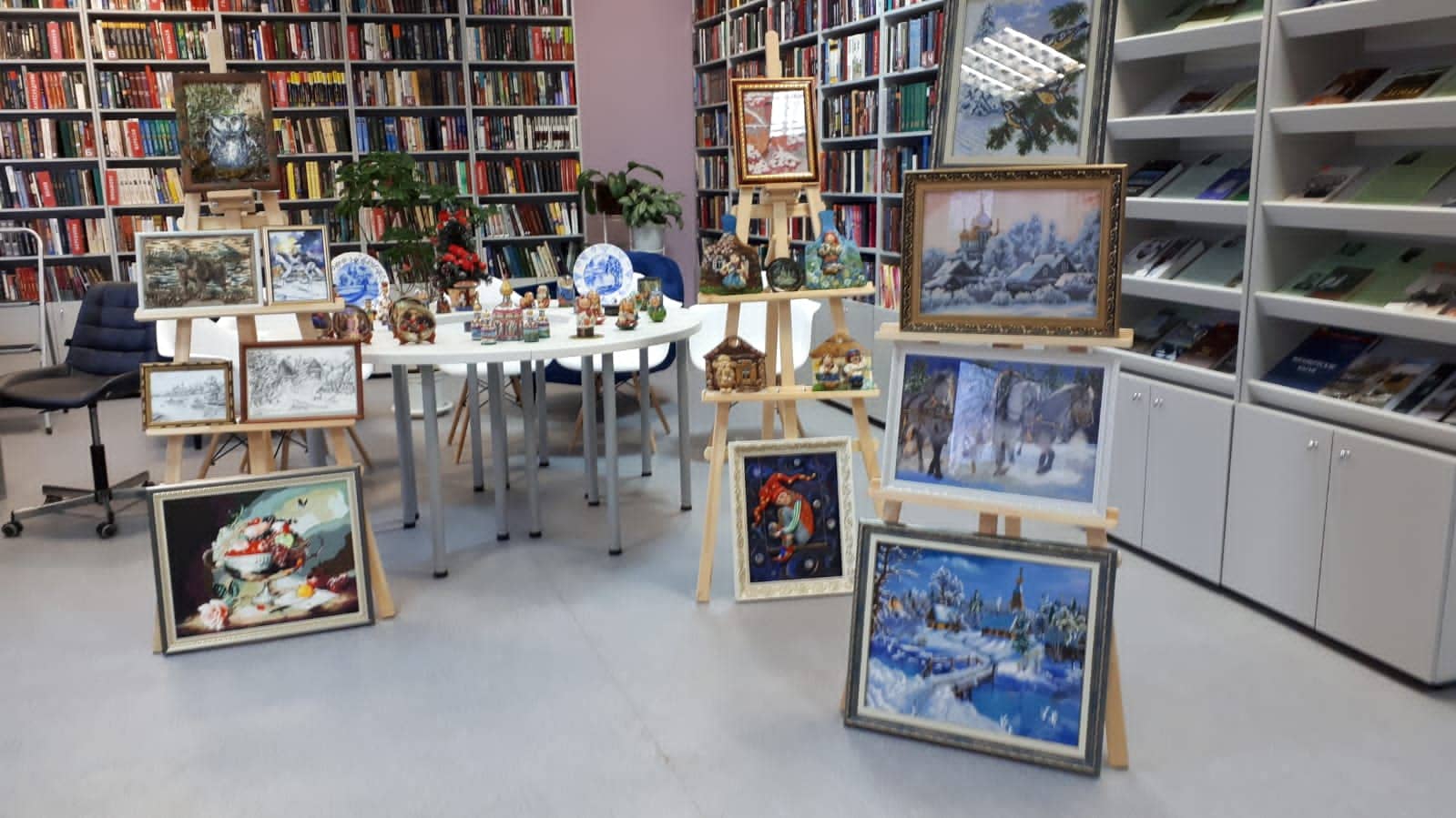 В Карачевской библиотеке прошла рождественская ярмарка мастеров