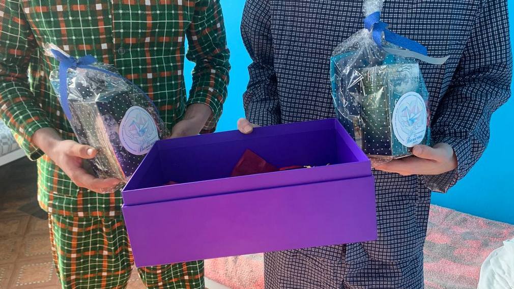 Сладкие открытки, сделанные  на мастер-классе в «Брянсккниге», передали военнослужащим