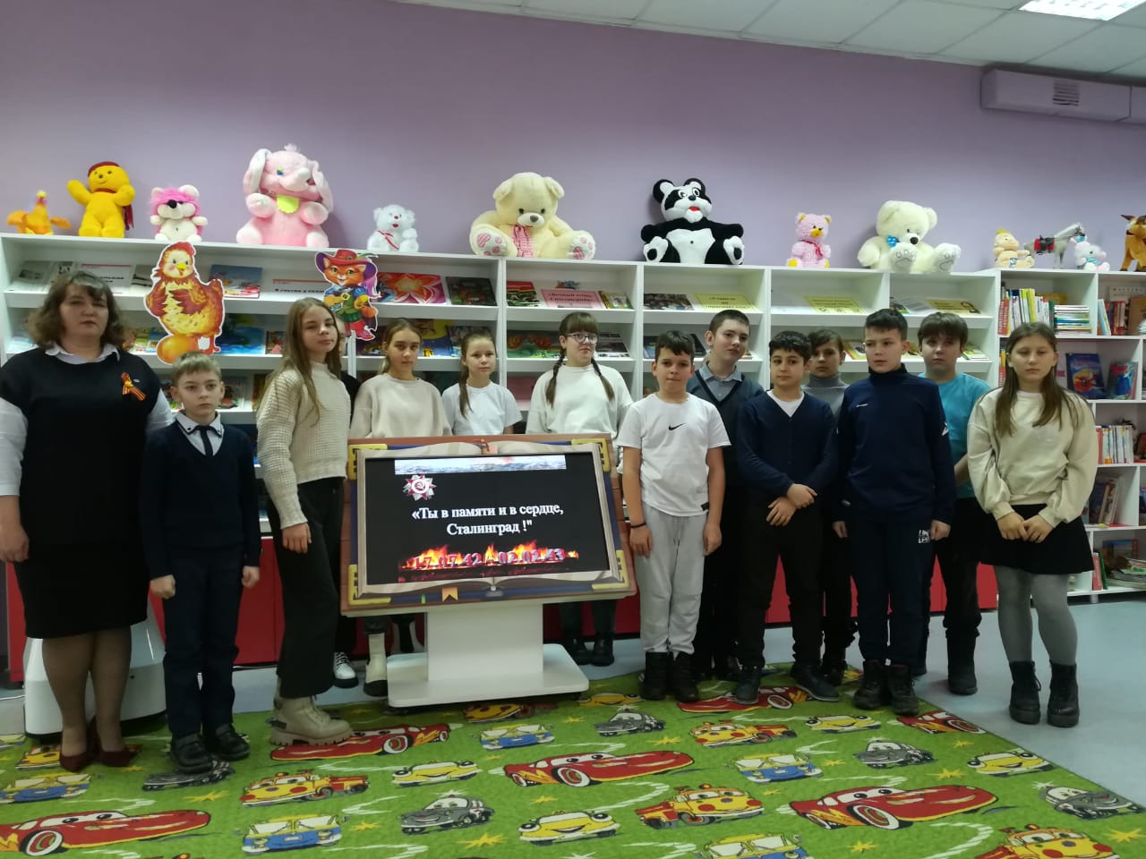 В Карачевской районной библиотеке прошел обзор выставки «Вечный огонь Сталинграда»