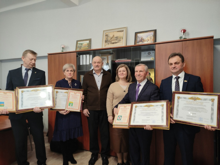 На Брянщине 3-м муниципальным образованиям вручили Сертификаты Геральдического Совета при президенте РФ